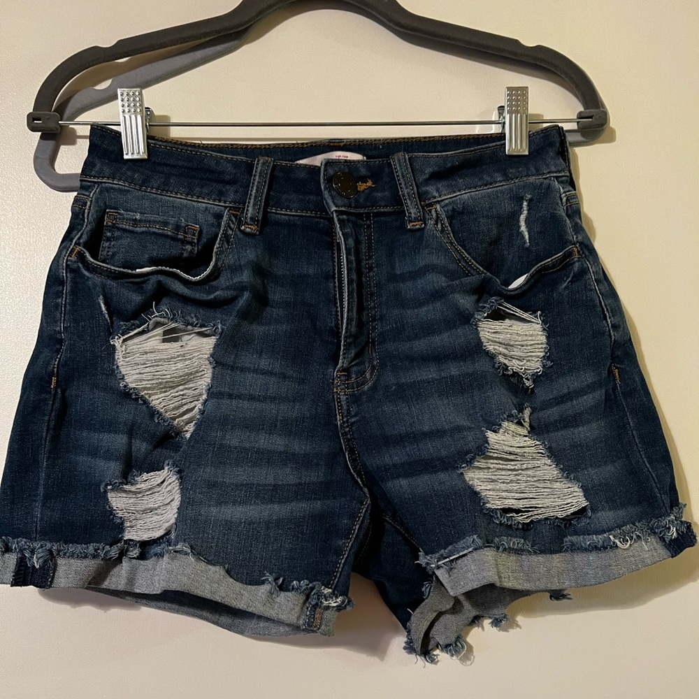Comfortable cut off denim shorts with some stretch.